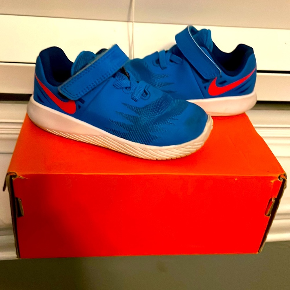Nike Star Runner Sneakers
